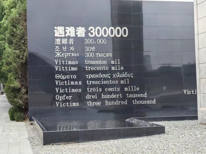 �Ϻ��W�����L�Ͼ��tɫʥ���_չ"���мtɫ�����`�г���ʹ��"����������`