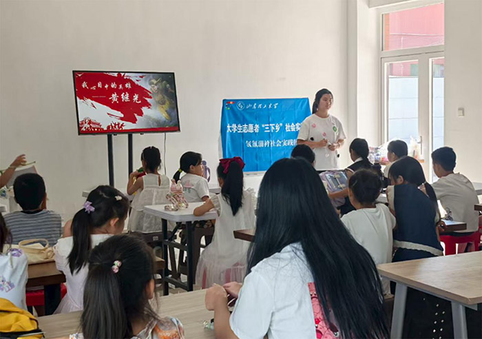 �p��(li��n)��(d��ng)�R�l(f��)չ�������tɫ�Ļ��