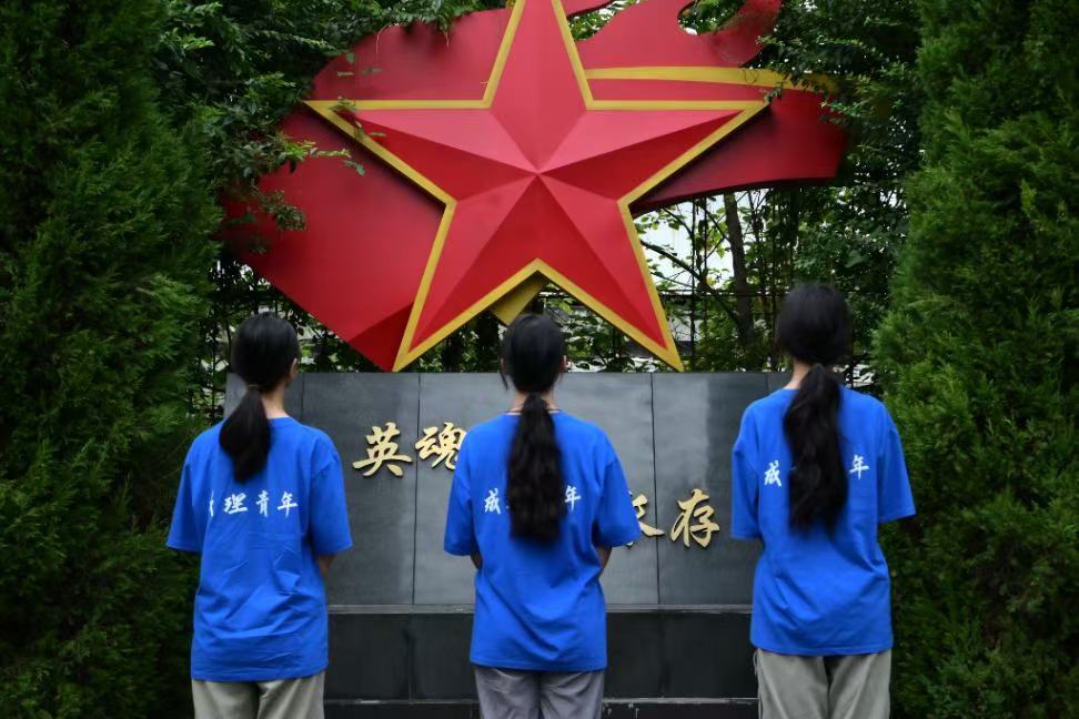 ����Ӣ��İ�˼���s�m������δ��