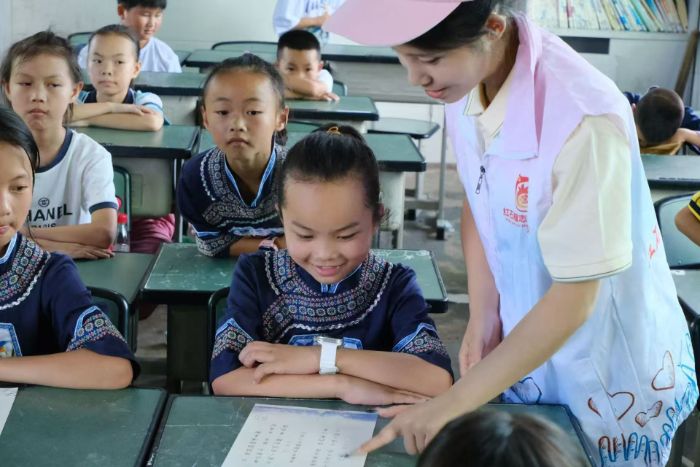 ���۽��l(xi��ng)������̰壬��������W(xu��)�ӳ��L(zh��ng)�������Ͼ�������W(xu��)̩�݌W(xu��)Ժ�tʯ��־Ը�(du��)���F��ǭ���_(k��i)չ֧�̌�(sh��)�`��һ��