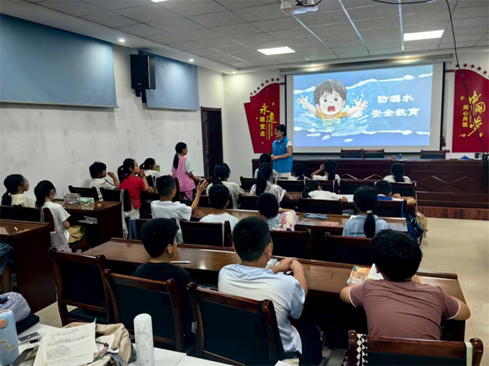 ����ˮ�ǻ۝���^(q��) ��ȫ���R��ͯ�ġ�������С�~���`�F�_չ����ˮ�����n��