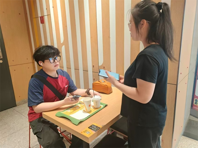 �K�ǌW(xu��)���_չһ�����l(w��i)����Ʒ�{(di��o)�У���Ԫ�Ј�(ch��ng)�F(xi��n)���c���M(f��i)����(j��)���P(gu��n)ע