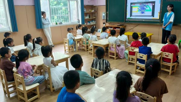 �ĳǴ�W��ˮ���{ɫ�L���ͯ��̽�ػ��W��