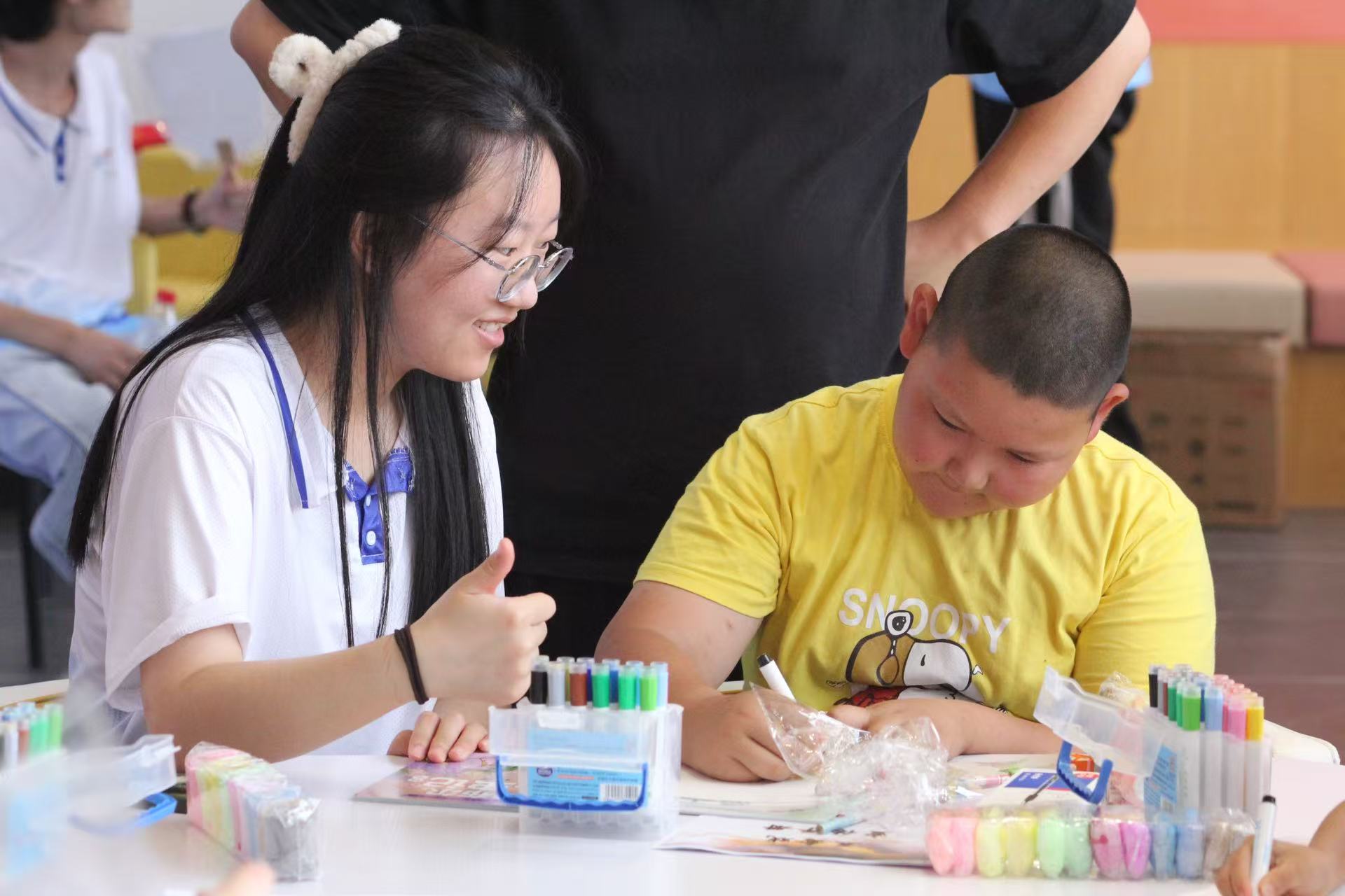 ͯ���������ֹ���־Ը����ů����