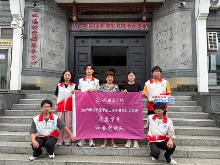 �h(hu��n)Ϫ�����Σ��ഺ�����d��������M�����c�l(xi��ng)�������ġ��h(hu��n)Ϫ��(j��ng)򞡱�{(di��o)�мo(j��)��