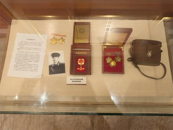 �Ͳ����Fɽ�tɫ�Ļ��o(j��)���^����Ļ �tɫ�������˷�����