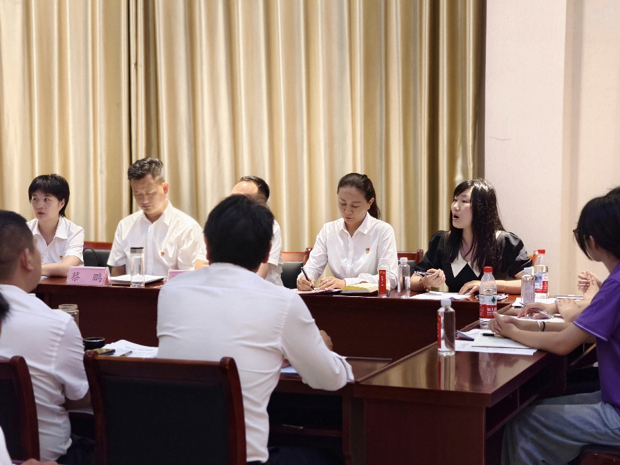 ��У�������MС���兢�ӡ���һ�����}�h�ջ��