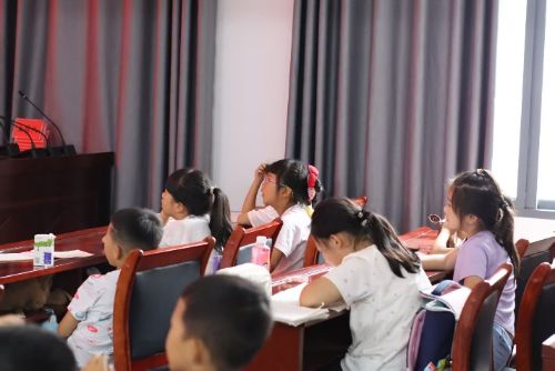 �Ͼ�������W����Ů�ӌWԺ/����WԺ/��Ӌ�WԺ��Ξ��֮�⡱�Fꠣ��������c����^��ͯ���L֮·