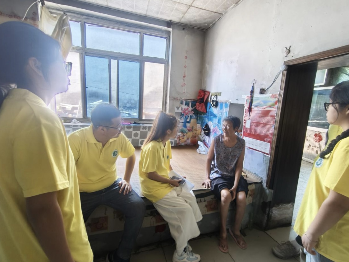 �����t���������l����������ϵļtɫ̽���c�ഺ����