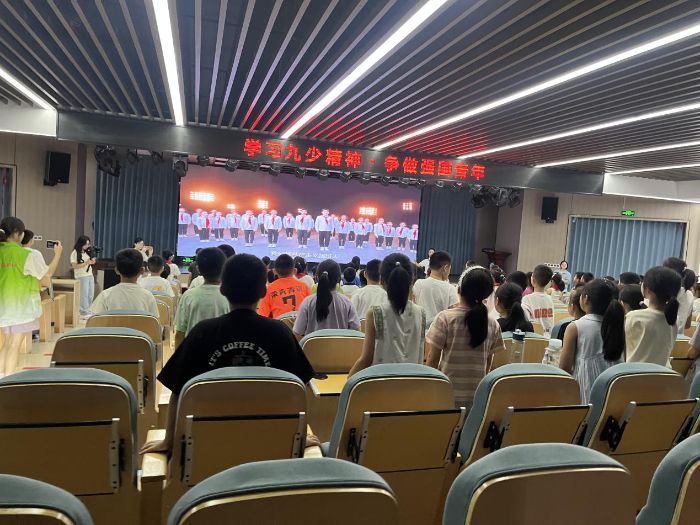 ���С����١������x���ഺ���L�c�l(xi��ng)�����d