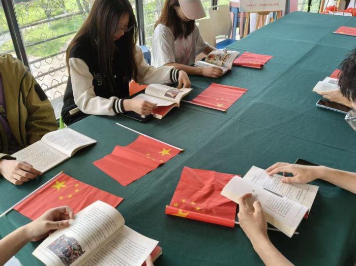 ���ߵļtɫ�n�á������K�Ƽ���W(xu��)�W(xu��)�ӣ����ЌW(xu��)֮�����и���֮��