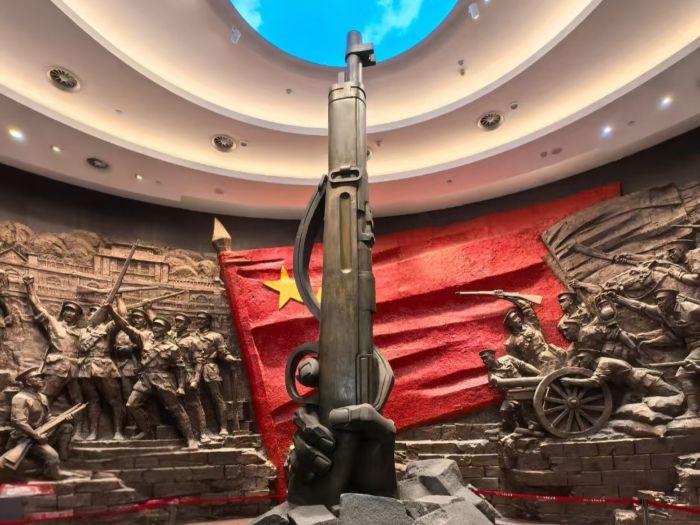 ̽���tɫ���V·���W�`����Ӣ��־