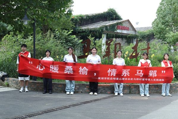 ���ڡ������l��|����ϵɣ�ܡ�����ů���ഺ־Ը�`����