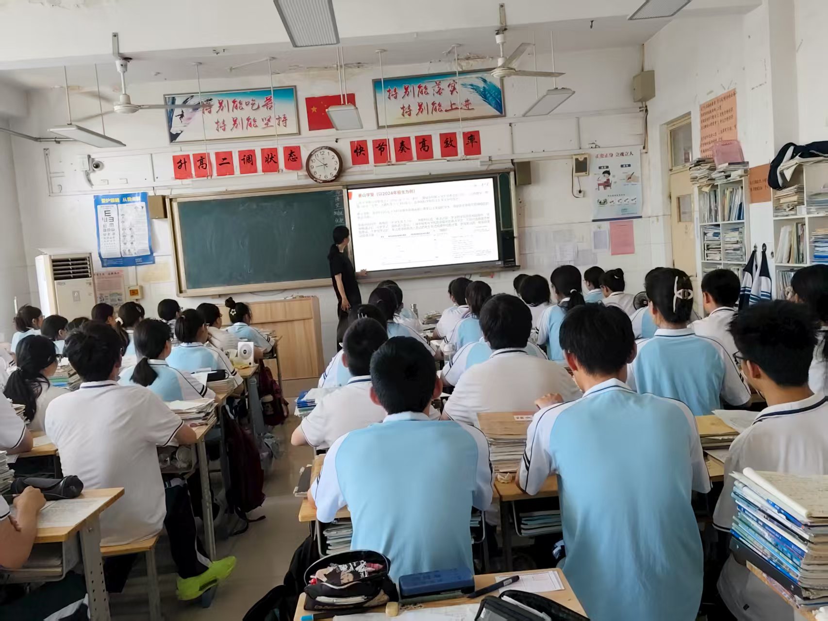 ɽ��W(xu��)�ӷ�У���v���ഺ������н���I(l��ng)�����L(zh��ng)����(m��ng)��