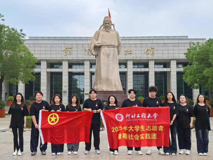 �ӱ����̴�W(xu��)���ղ�ع�ʣ��A�Ă�н����(sh��)�`�(du��)�_չ���ھ��ղ��Ļ����裬�x���A�Ă��Є�(chu��ng)�¡����(hu��)��(sh��)�`���(d��ng)