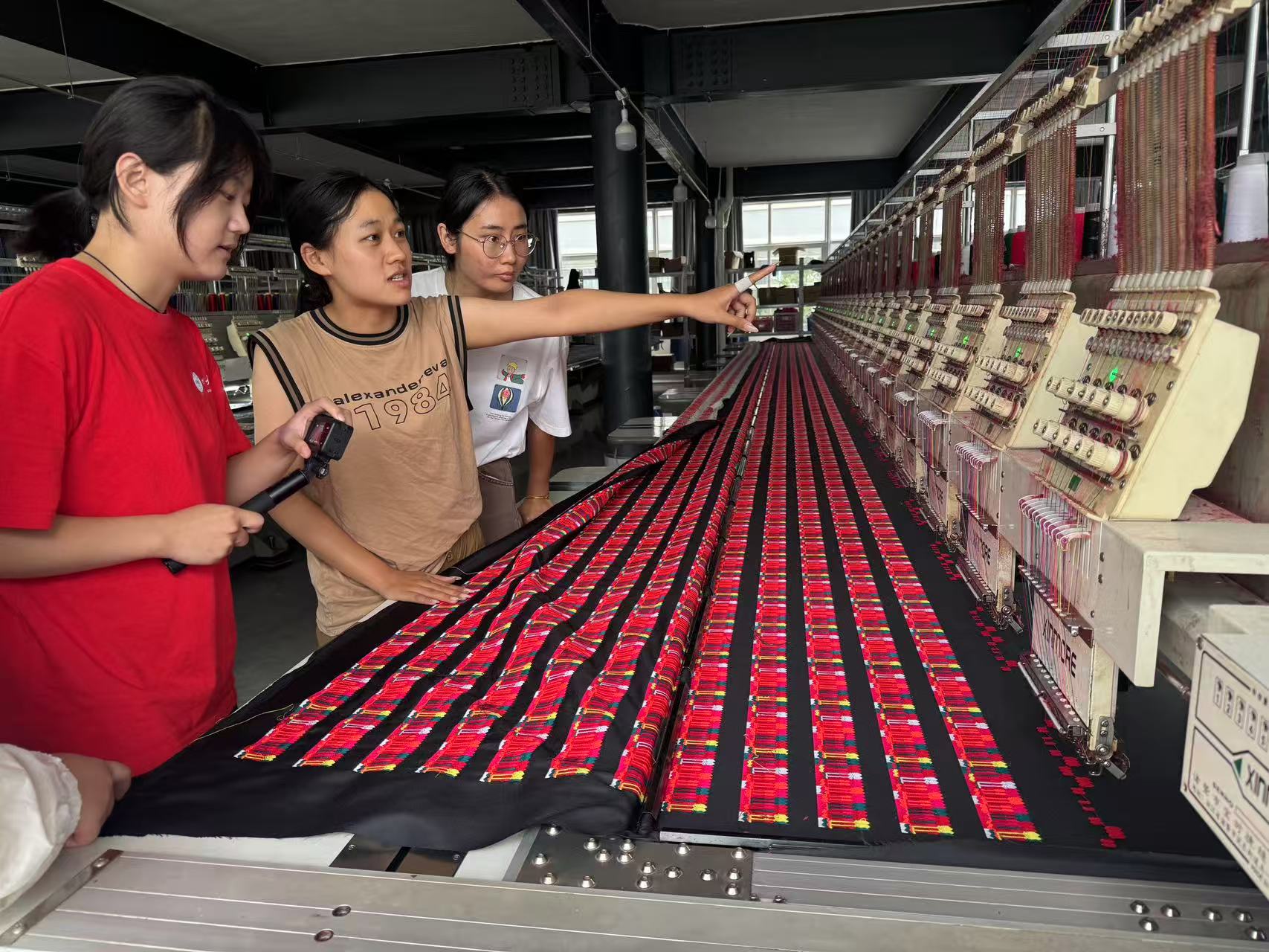 ���Ļ����ڵ�����fͬ���m�ݴ�W���`������������廥Ƕ��^̽����ͬ�w���R��������·��