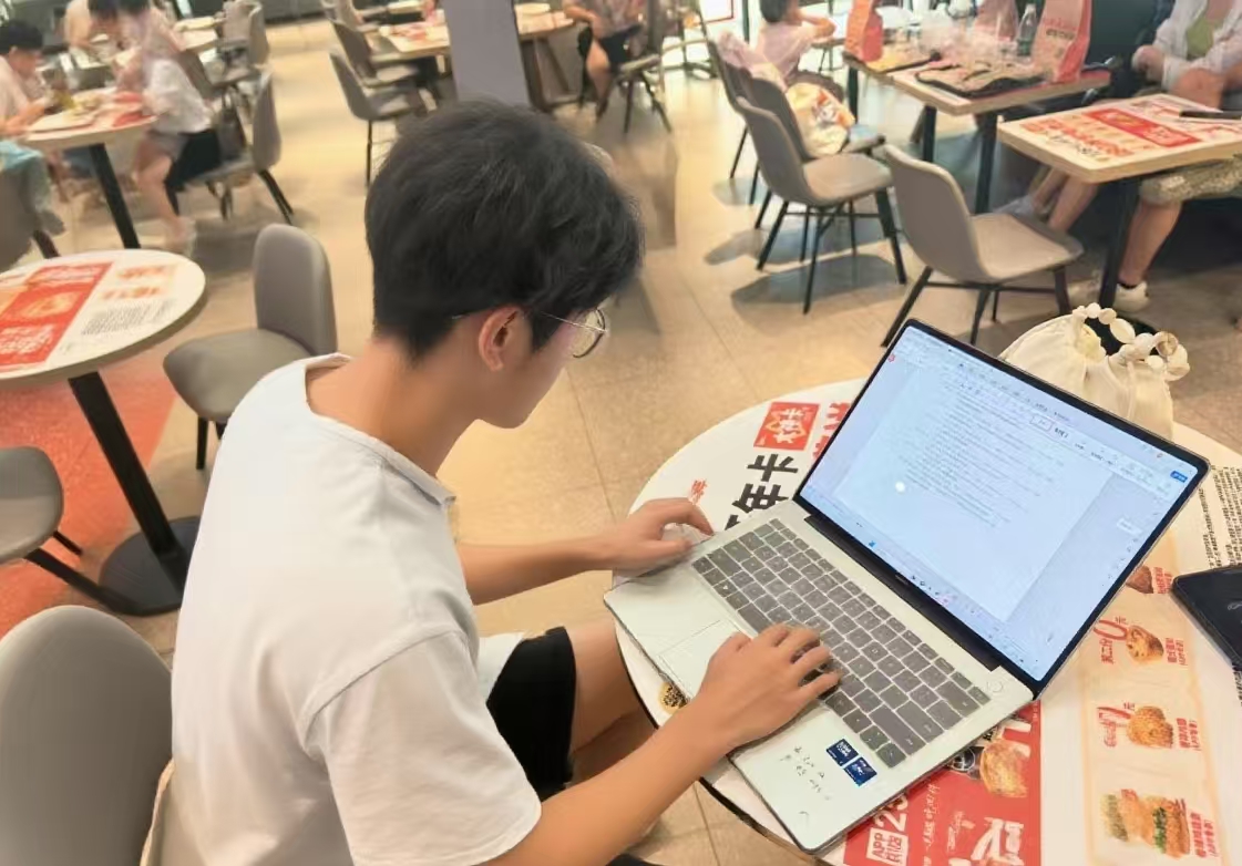 �Ͼ���Ӌ��W(xu��)���H�W(xu��)Ժ���P(y��ng)�䧞���С��ꠣ���(chu��ng)���ƽ��������\(y��n)���Ļ��w���Ƭ���y�}