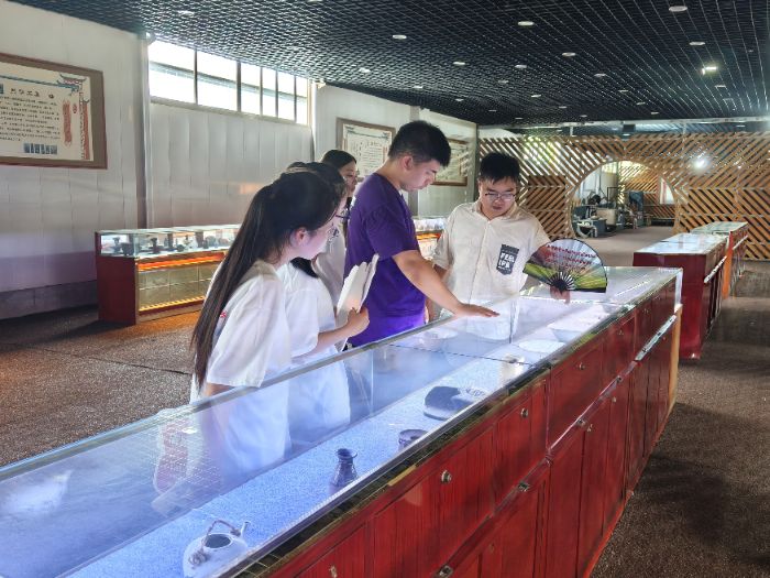 �Ͼ����I��W�����n�õ��tɫ�ؘ������Z�W�ӽ������мtɫ����