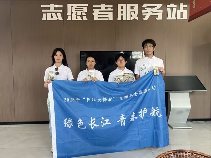 �L���؞�(z��i)С��̽���`�F(tu��n)ꠣ����ഺ֮���o(h��)���Gɫ�L��