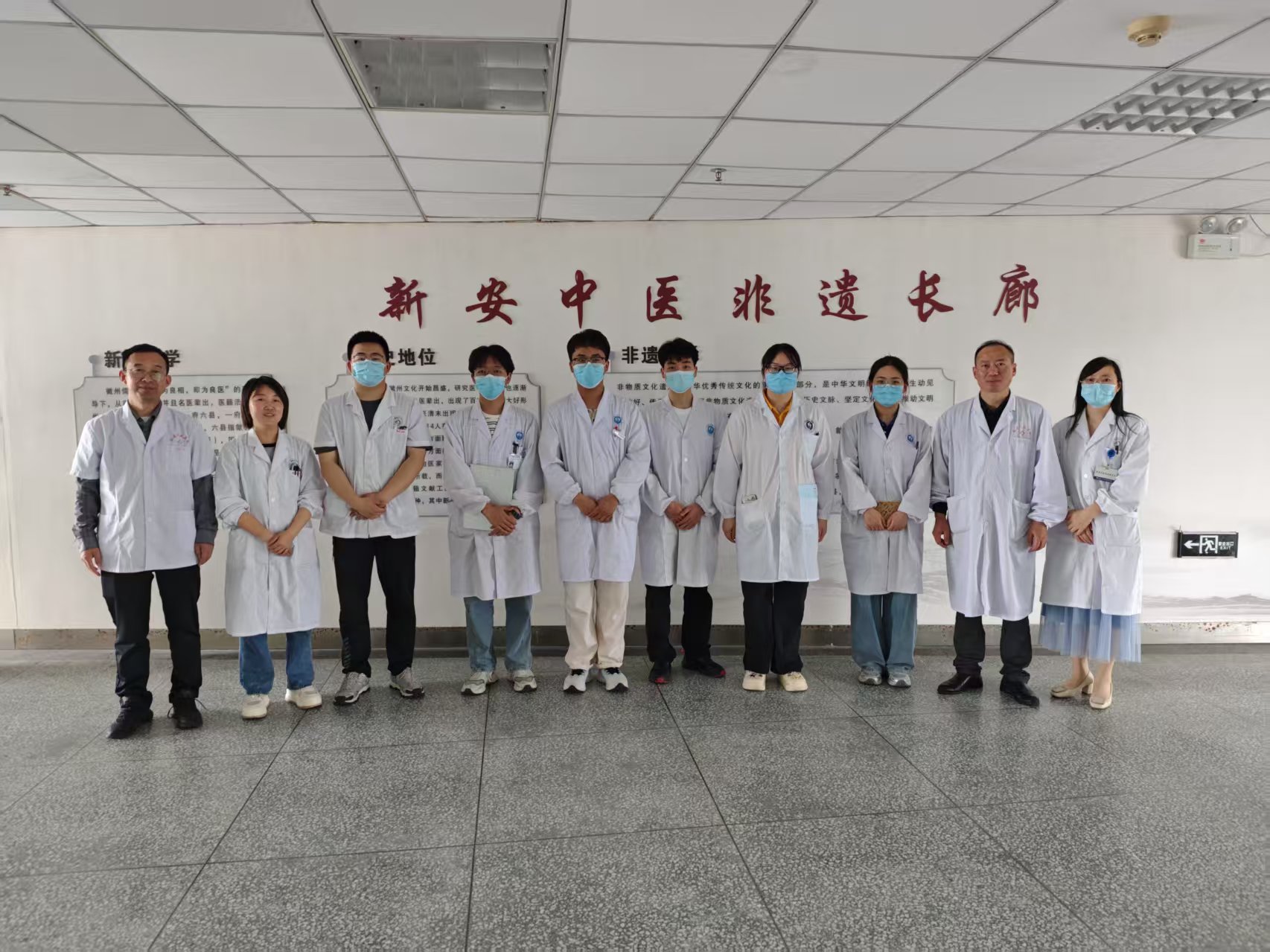 ���M���ݸ����°��t��