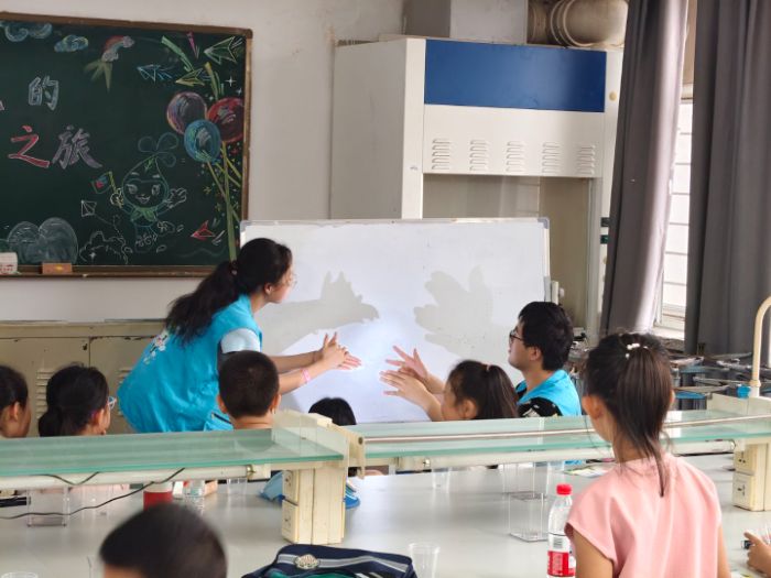 �������|�֡� Сˮ�ι����n�ã��c�����ǃ�ͯ�ƌW��