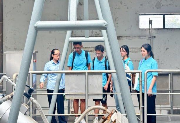 �ഺ�oˮ��ǭ�У����ղ��G�V��  �����Ӻ���W���Pˮ�۾G�oˮ�h�������{��С��꠵�̼�����c���B���`