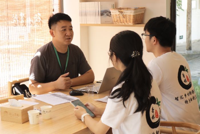 ��һ�R���t�WԺ�����ݡ��ǅR�l�����D������ɫ�ڄ����³̡���ͬ��ԣ�F�^����