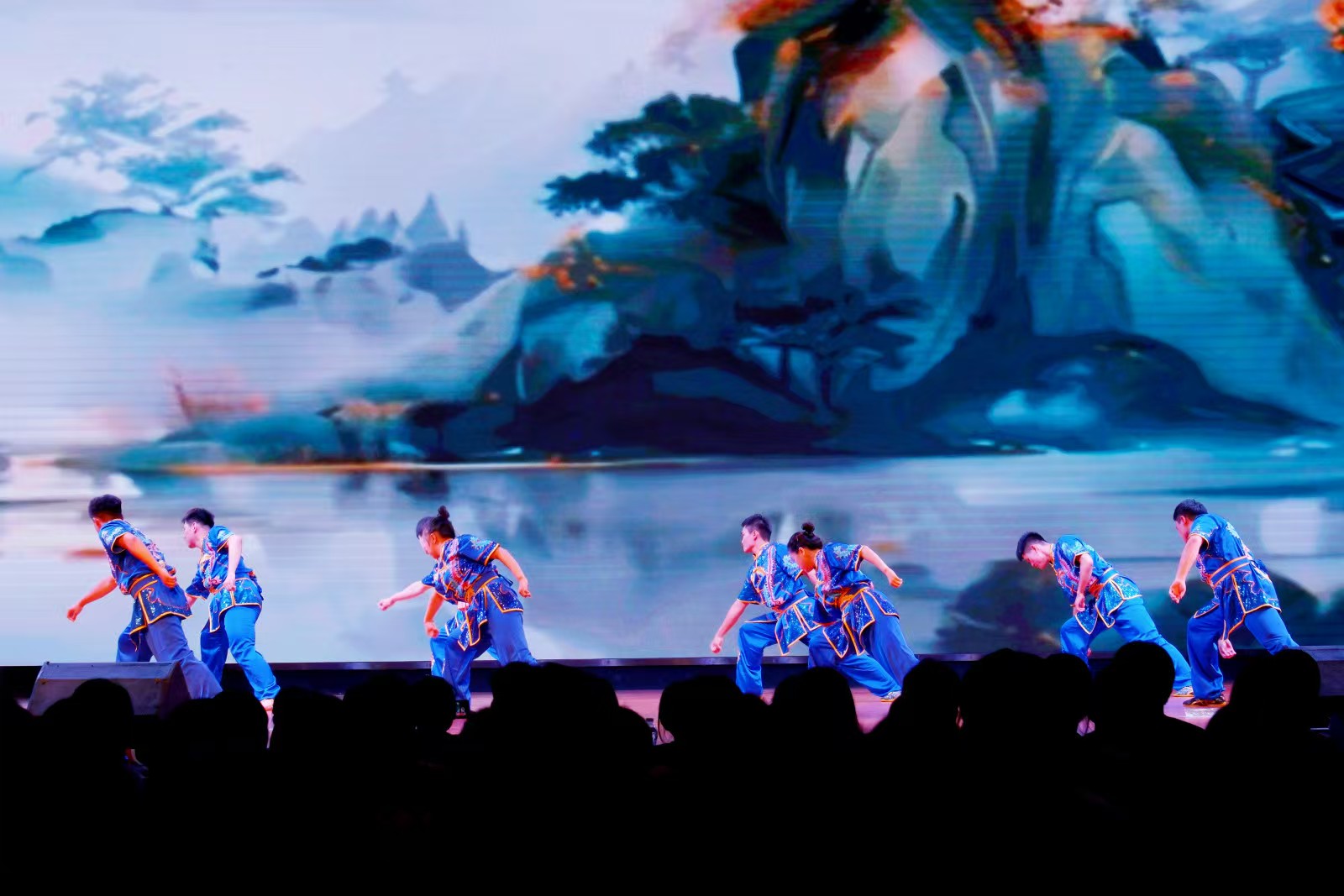 ������M���� ���ո�У�W���Ը��������ഺ