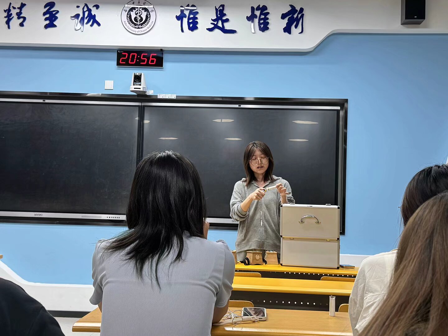 �����t־Ը����ꠣ������U�U����ˇ���ء�