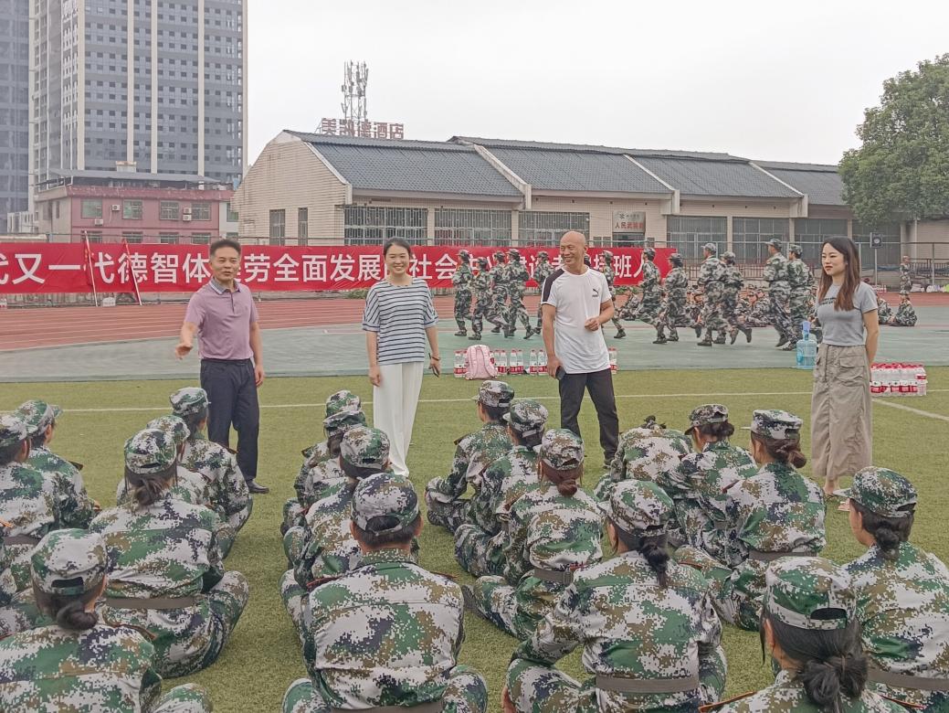 �ԲʾG�c˼���t�Ľ��ڣ����όWԺˎ�WԺ܊Ӗ�و��ϵĐۇ�һ�n